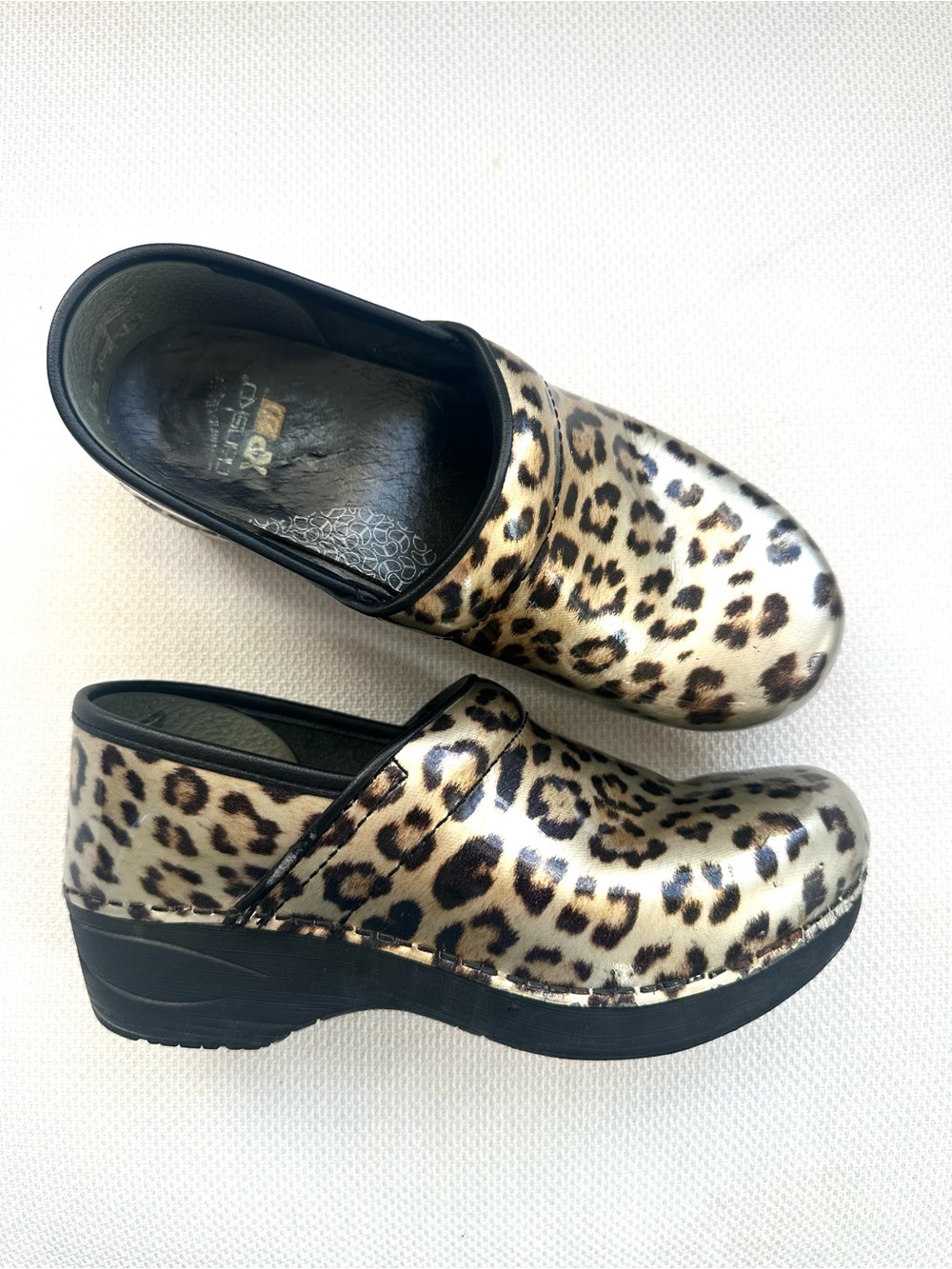 Dansko XP 2.0 Leopard Cheetah Patent Animal Leather Clogs Women EU 36 US 5.5 6